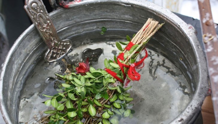 Великият водосвет се извършва тази вечер