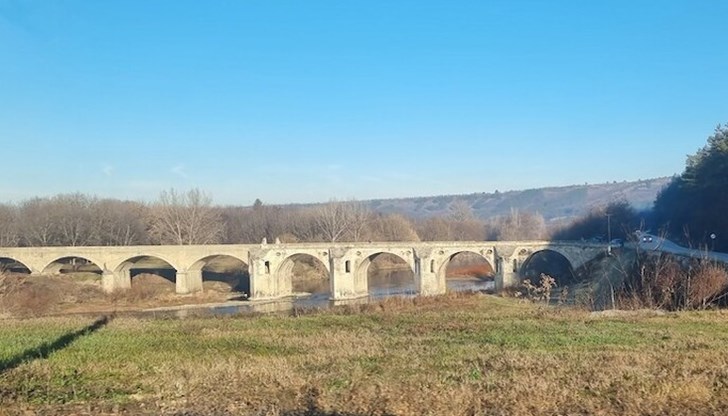 Ритуалното хвърляне на кръста във водите на река Янтра ще се състои до моста на Колю Фичето