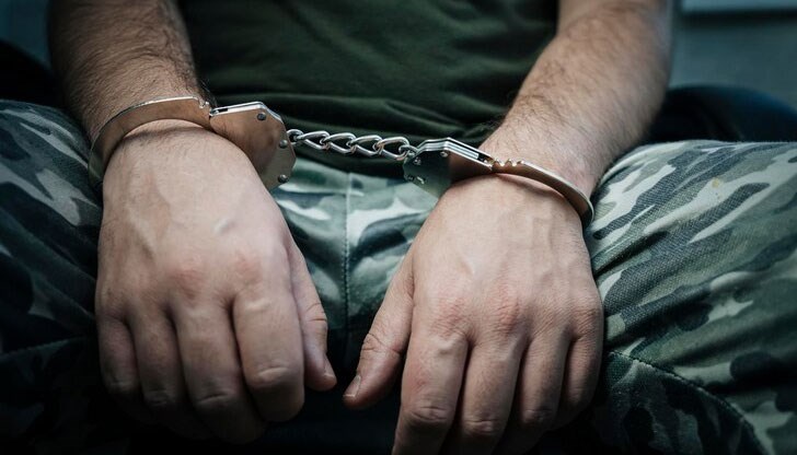 Служителите на реда са установили и иззели – части от огнестрелни оръжия, боеприпас, гилза, електронни устройства, пластики, мобилни телефони и др. Служителите на реда са установили и иззели – части от огнестрелни оръжия, боеприпас, гилза, електронни устройства, пластики, мобилни телефони и др.