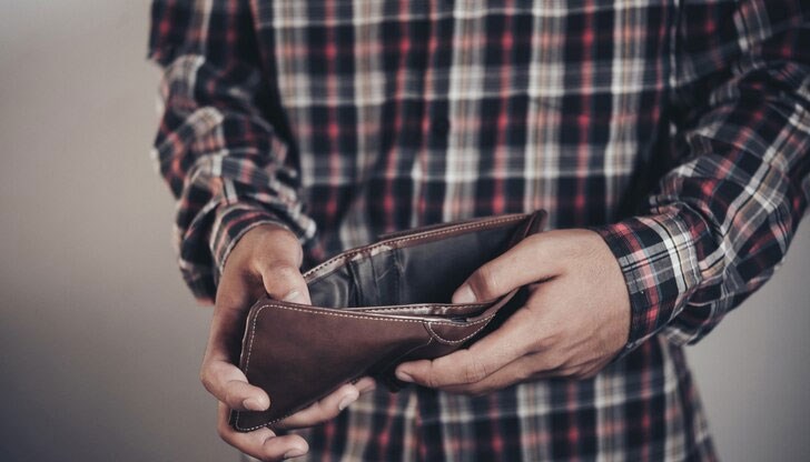 Как да се справим с най-трудния във финансово отношение месец от годината в условията на висока инфлация и галопиращи цени на храни и горива?