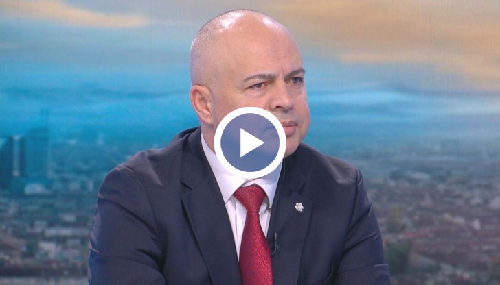 По думите на Свиленски, президентът е нарушил нормите и създава прецедент