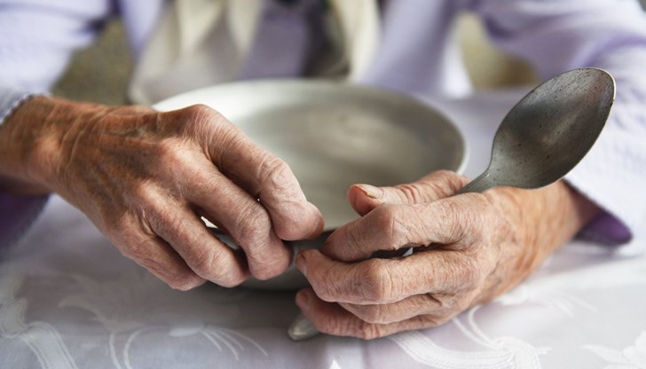 От храна не се лишаваме, от ток, от вода, от такива неща – не. Произвеждаме си зеленчуци и горе-долу се справяме От храна не се лишаваме, от ток, от вода, от такива неща – не. Произвеждаме си зеленчуци и горе-долу се справяме