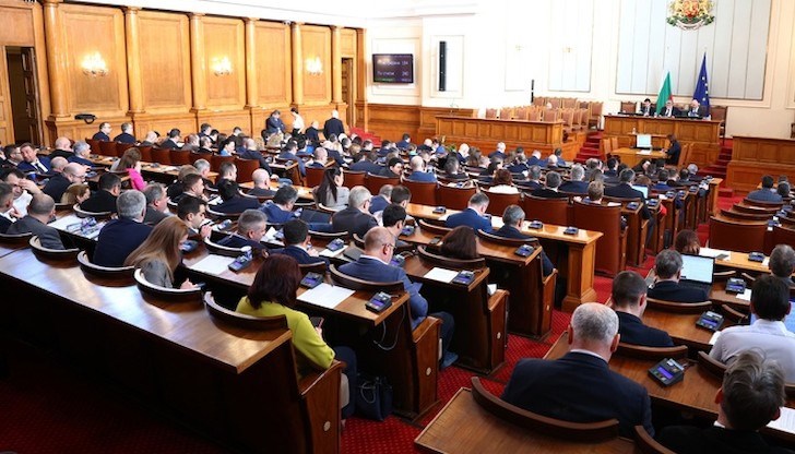 От "Възраждане" и "БСП за България" бяха против проектът да бъде одобрен от Народното събрание