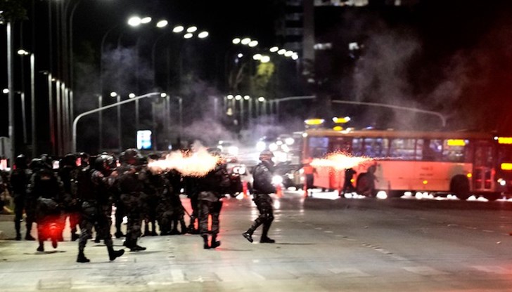 Бунтът на защитниците на Жаир Болсонаро напомня щурма на Капитолия в САЩ Бунтът на защитниците на Жаир Болсонаро напомня щурма на Капитолия в САЩ