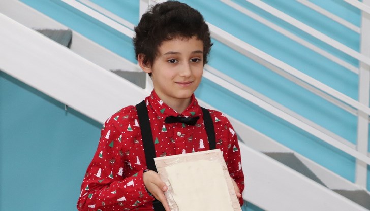 Наградите бяха връчени на специална церемония от директора Теодора Евтимова в Библиотечко