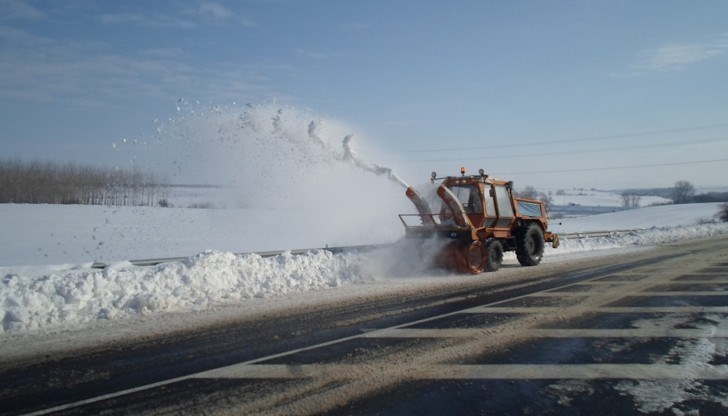 Цялата налична специализирана техника е в готовност и при влошаване на метеорологичната обстановка може да се реагира максимално бързо и адекватно Цялата налична специализирана техника е в готовност и при влошаване на метеорологичната обстановка може да се реагира максимално бързо и адекватно