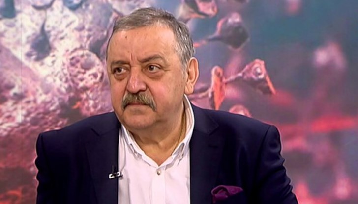 "Фактически боледувал или не, ще го изкараш леко, ако си ваксиниран”, обясни проф. Кантарджиев