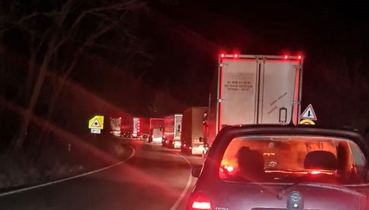 Трафикът се осъществява двупосочно в лентата по посока Русе Трафикът се осъществява двупосочно в лентата по посока Русе