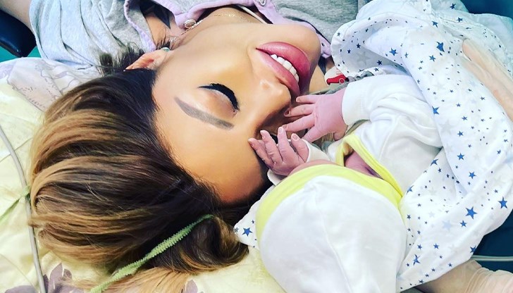 Родната инфлуенсърка стана майка за втори път Родната инфлуенсърка стана майка за втори път