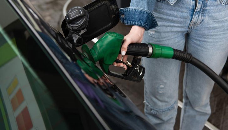 Дизелът се търгува до 3,08 лева за литър, а бензинът е до 2,74 лв./литър Дизелът се търгува до 3,08 лева за литър, а бензинът е до 2,74 лв./литър