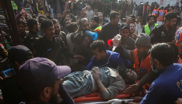 Най-малко 221 са ранените при вчерашния самоубийствен атентат Най-малко 221 са ранените при вчерашния самоубийствен атентат