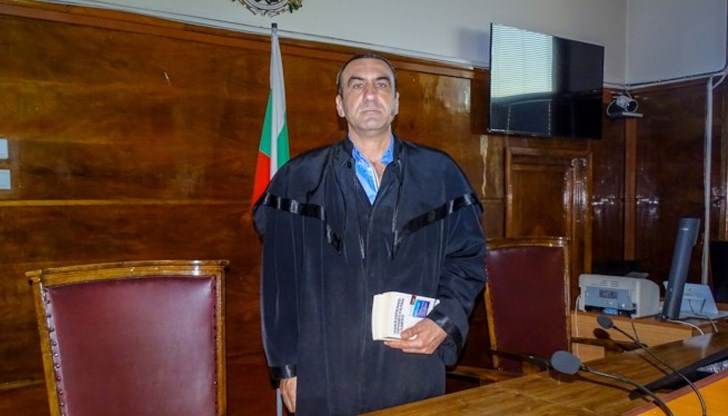От май 2006 до края на 2022 година Съдия Явор Влахов е правораздавал в наказателното отделение на Русенския районен съд