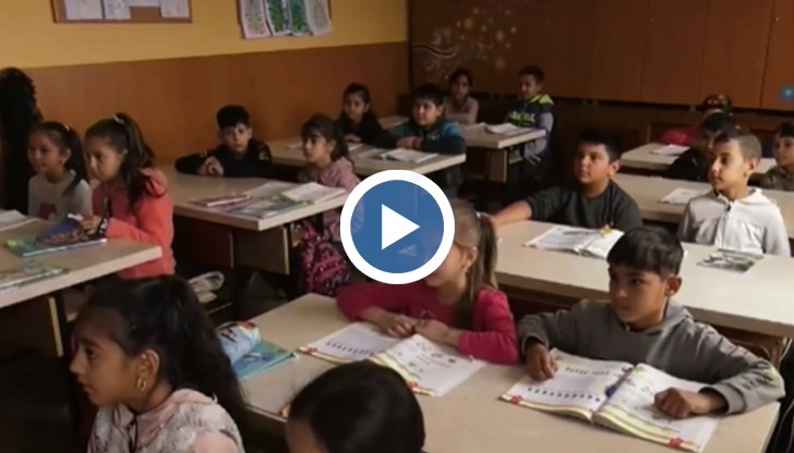 Много семейства заминават на работа в чужбина и оставят грижите за децата на родителите си