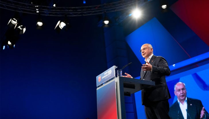 Големият грях на Корнелия Нинова е, че лиши българите от силна лява партия, отсече евродепутатът