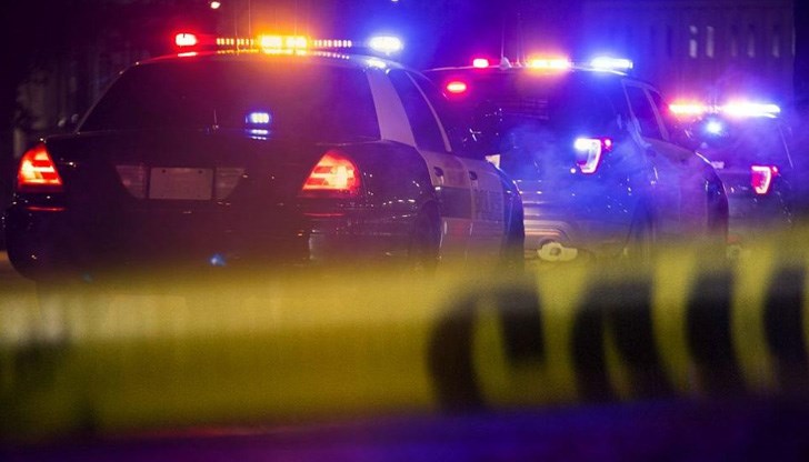 На петима полицаи са повдигнати обвинения в убийство от втора степен На петима полицаи са повдигнати обвинения в убийство от втора степен