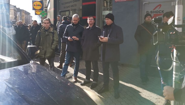 Сред протестиращите е и лидерът на Възраждане Костадин Костадинов Сред протестиращите е и лидерът на Възраждане Костадин Костадинов