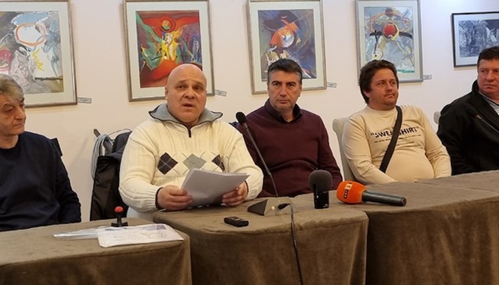 Много хора се отказаха от този бизнес и продължават да разпродават, секторът е в колапс, обясни​ Петър Петров