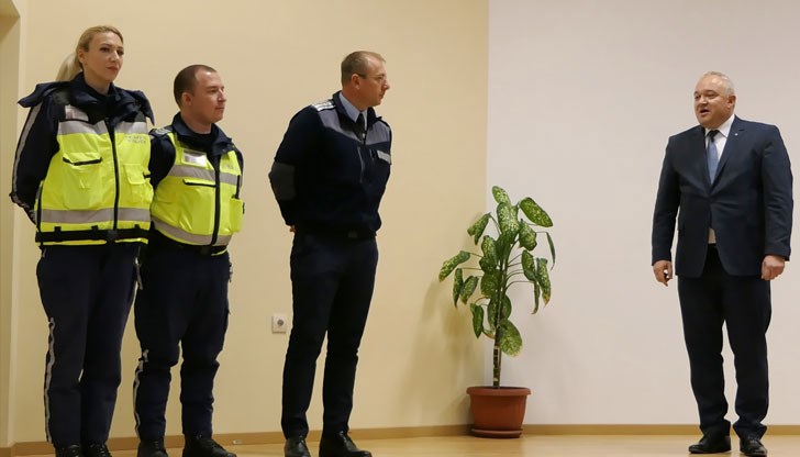 Само с такива примери можем да върнем доверието на хората в системата – с тези думи министърът на вътрешните работи благодари на отличените служители