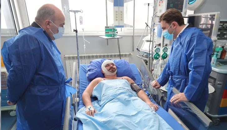 Предстои му лицево-челюстна реконструкция