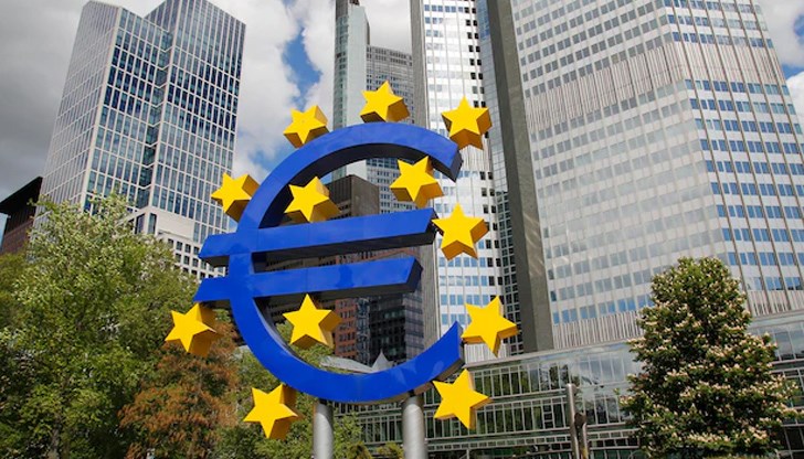 В момента няма друг по-важен въпрос от влизането на България в еврозоната, обясни Кольо Парамов