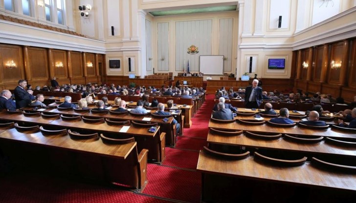 Законопроектът няма да успее да мине през комисии и за разглеждане на второ четене поради това, че парламента ще бъде разпуснат на трети февруари