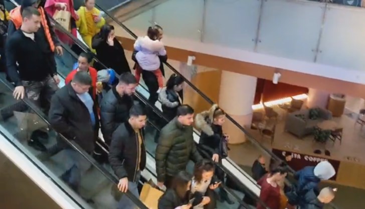 Същият мол бе евакуиран още два пъти в рамките на изминалата седмица