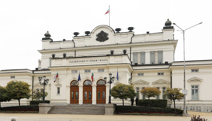 Ще бъдат обсъдени и законодателните изменения, които ще позволят държавата да назначава свой представител като особен управител в петролните рафинерии Ще бъдат обсъдени и законодателните изменения, които ще позволят държавата да назначава свой представител като особен управител в петролните рафинерии