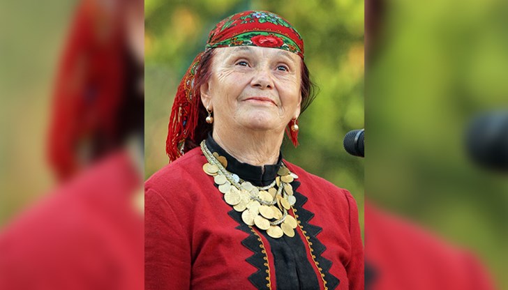 Тя е родена на 8 януари 1942 година в село Арда, община Смолян Тя е родена на 8 януари 1942 година в село Арда, община Смолян