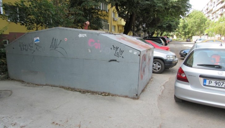 Асфалтирането на малките улички и паркинги не бе правено от години