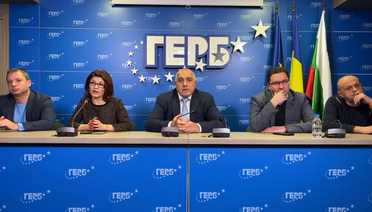 Ако не приемем нашия закон в четвъртък, "Лукойл" ще продължи да прибира по 3 млрд. лв. за сметка на българските граждани, заяви Делян Добрев