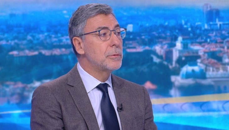 Ние на никакви равнища не искаме да го решим, смята деканът на правния факултет в СУ