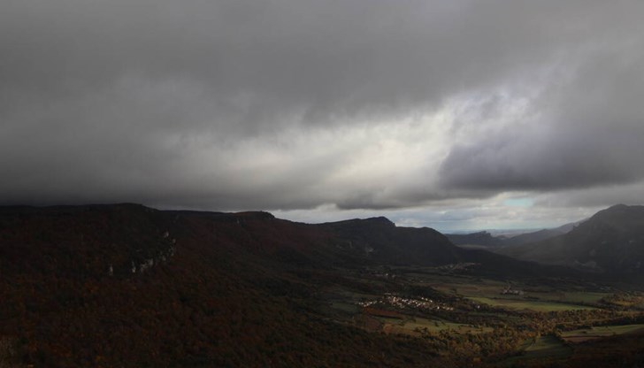 Очакват се слаби валежи от дъжд над планинските райони и Североизточна България