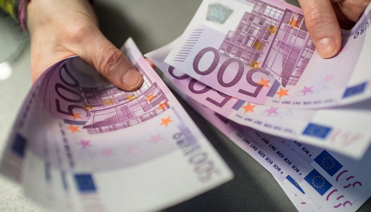 Средният брутен годишен доход във Федералната република през 2021 година е бил 49 200 евро