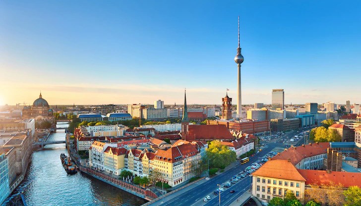 Понастоящем чужденците трябва да живеят в Германия 8 години, преди да могат да кандидатстват за гражданство