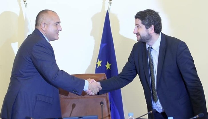 Опитът на Христо Иванов да досъсипе десницата ще бъде оценен по достойнство от Съветска Русия и КГБ, коментира Петков