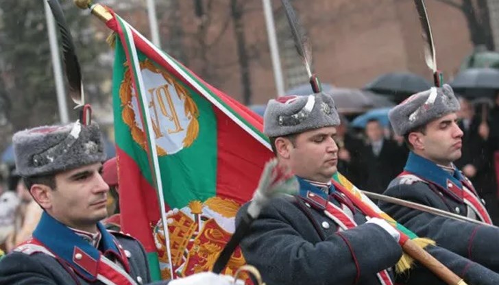 Всяка година на 6-ти януари – Богоявление се ръси със светена вода за здраве и успехи представителни части на Българската армия и нейните бойни знамена