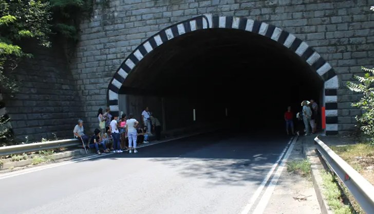 Временно е ограничено движението в района на тунел „Железница“ и в двете посоки
