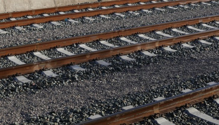 Във влака са пътували над 100 души, няма данни за пострадали пътници