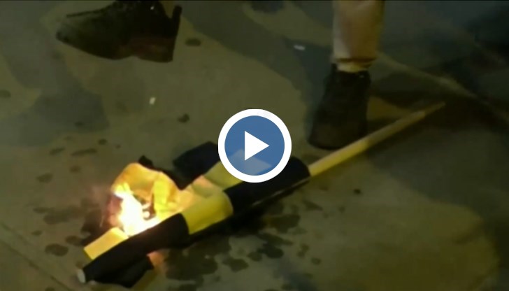 Това се случи, след като крайнодесни в Стокхолм запалиха Корана