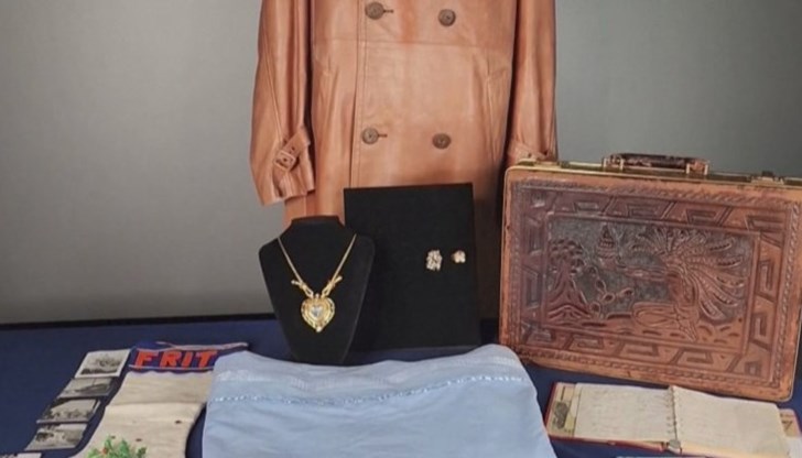 Сред вещите са тефтер с адреси и телефони