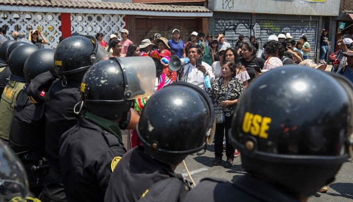 Причината са продължаващите антиправителствени демонстрации в Перу