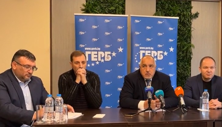 Калта идва от FINANCIAL TIMES, REUTERS, Капитал и други, а каскетите са американски, допълни лидерът на ГЕРБ