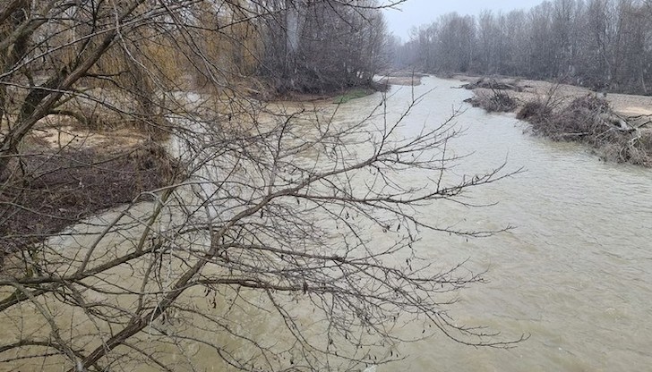 В момента се разчистват коритата на реките в района на двете села