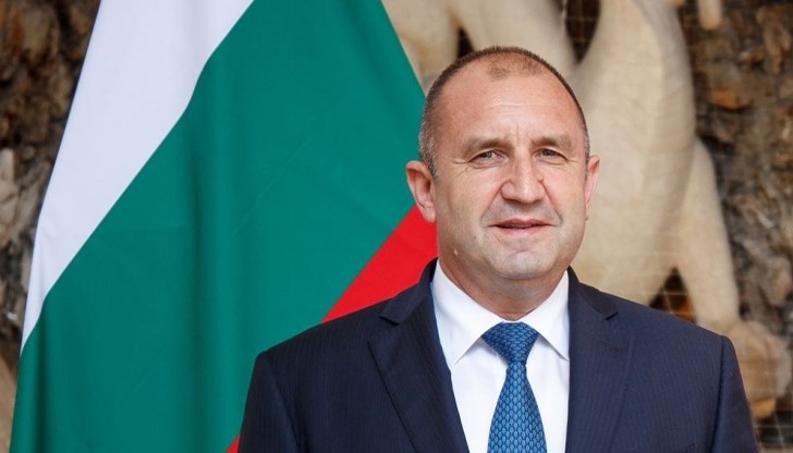 Чрез публичното си говорене президентът бламира всякакви шансове за някакво споразумение, коментира Калоян Велчев