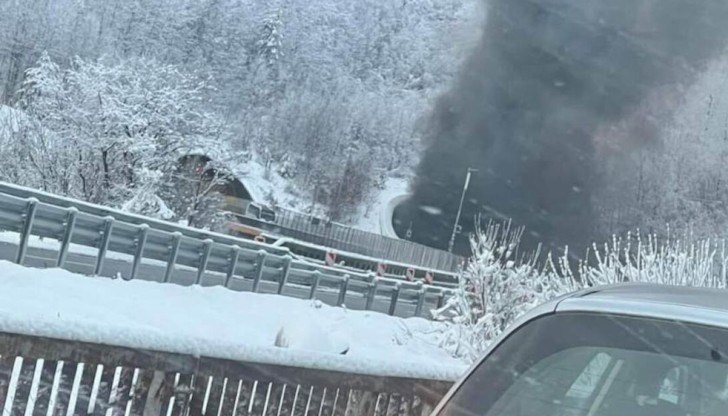 Ако такъв инцидент стане на друго място, в друг тунел, може да завърши трагично, коментира Русинова новината за горящия автомобил