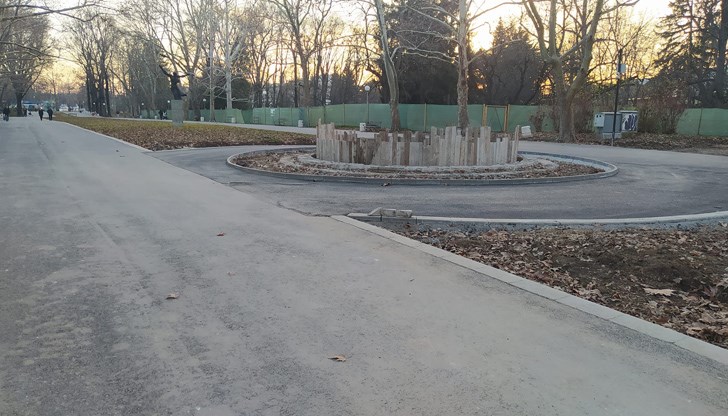 Свилен Петров се шегува във фейсбук с ремонта в Парка на младежта Свилен Петров се шегува във фейсбук с ремонта в Парка на младежта