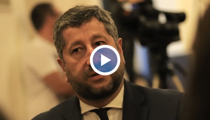 Имаме много различия с БСП, заяви съпредседателят на "Демократична България"