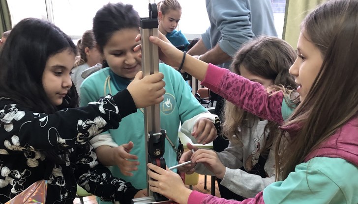 Включиха се класове от ОУ „Олимпи Панов“, ОУ „Любен Каравелов“, СУЕЕ „Св. Константин Кирил - Философ“ и ОУ „Отец Паисий