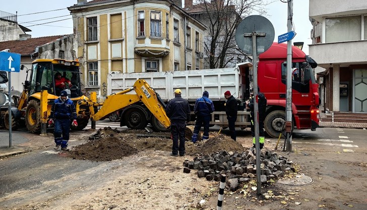 Движението на МПС и градския транспорт ще се осъществява по обходен маршрут Движението на МПС и градския транспорт ще се осъществява по обходен маршрут