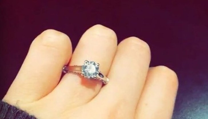 Жената решила да прави ремонт и така попаднала на бижуто